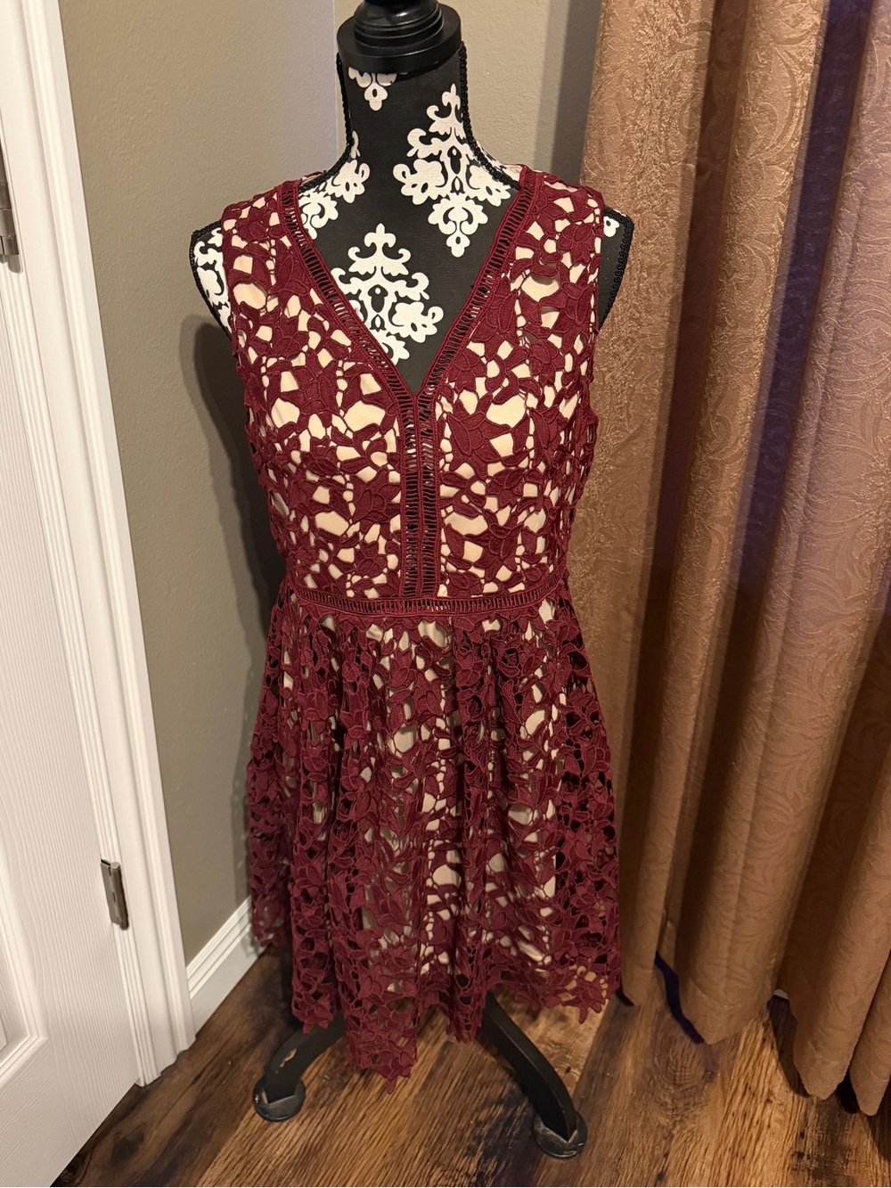Women’s She + Sky Maroon Lace Overlay Dress Size Large